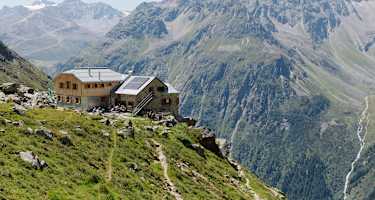 Die Rüsselsheimer Hütte liegt in den Öztaler Alpen im Pitztaler Geigenkamm.