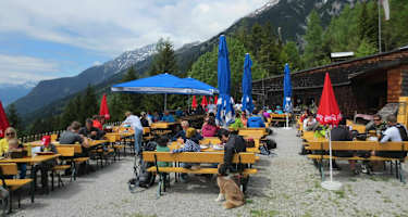 Die Sonnenterrasse der Rumer Alm