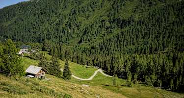 Das Fraganter Schuzthaus am Fuße des Bretterichs