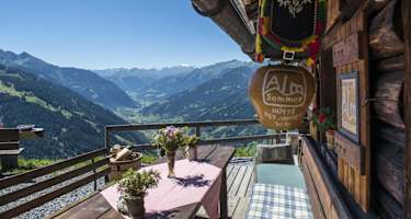 Die Steiner Hochalm liegt aussichtsreich über dem Gasteinertal.