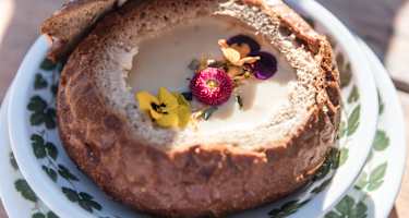 Graukässuppe auf der Crëp de Munt Hütte