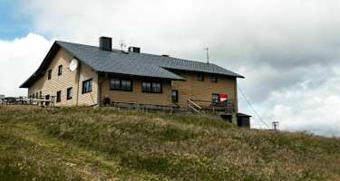 Das familienfreundliche Wetterkoglerhaus ist ein beliebter Treffpunkt für Wanderer, Mountainbiker und Skitourengeher. 