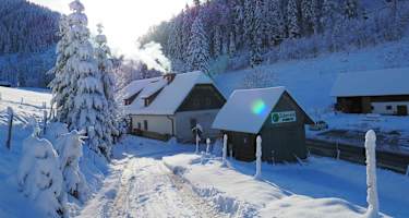 Tief verschneit präsentiert sich die Zickerreith im Winter.