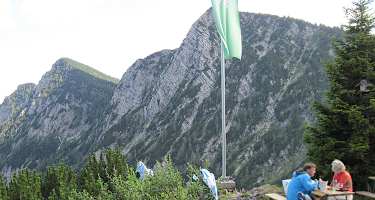 Goiserhütte mit Blick auf die Kalmberge