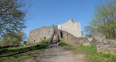 Aufgang zur Ruine Löwenburg
