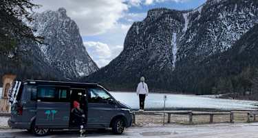 Mit dem Van am Toblacher See