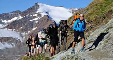 Beim Aufstieg zum Pitztaler Jöchl (2.988 m) genießt man den Ausblick auf die Pitztaler Gletscher.
