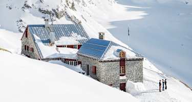 Start zur Skitour an der Fornohütte