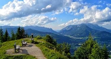 Aussicht vom 1.304 m hohen Grünstein über das Berchtesgadener Land in Bayern