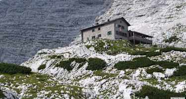 Zabierowhütte mit Hinterhorn.