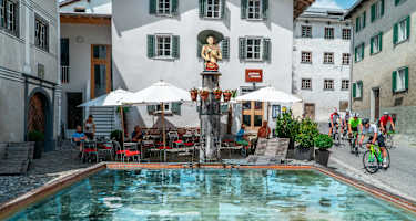 Gasthaus mit Brunnen in Versam