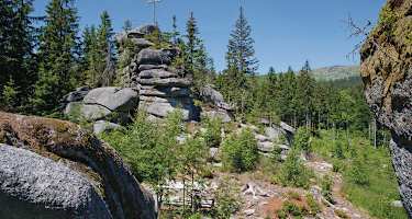 Teufelsschüsseln am Steinberg mit Gipfelkreuz
