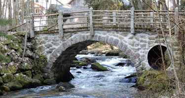 Alte Steinbrücke über die Steinerne Mühl