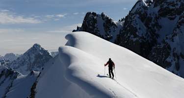Wild, weiß und zackig: Im Eppzirler Kesselreiht sich eine Scharte an die nächste