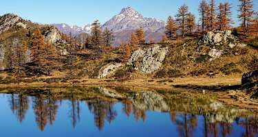 Lago Nero mit dem mächtigen Monte Viso im Hintergrund