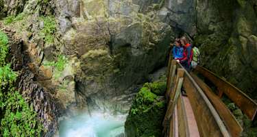 Die Gilfenklamm fräst sich tief in den weißen Ratschingser Marmor hinein.