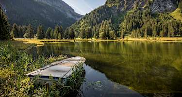 Blick auf den idyllischen Lauenensee