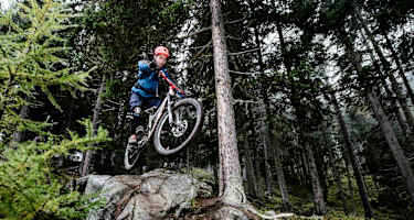 Auf dem Haideralm Trail trifft man auf so manche Steinüberfahrten.
