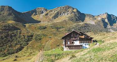 Die Schwarzwasserhütte unterhalb des Steinmandl.