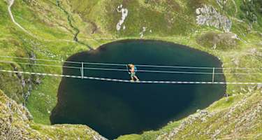 Die spektakuläre Seilbrücke am Klettersteig Hochjoch