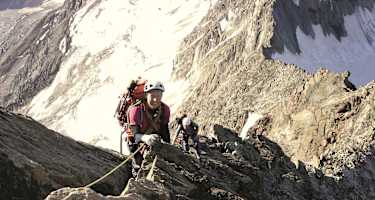 Die Kletterei am Lagginhorn-Südgrat ist leicht, trotzdem schön. Klar kommt da Freude auf!