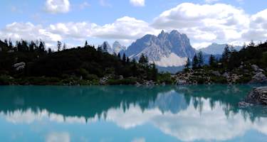 Ein Spiegelbild am Sorapiss-See