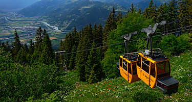 Fahrt mit der nostalgischen Älplibahn hoch über dem Rheintal