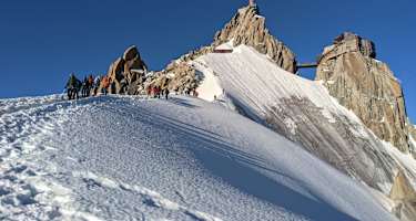 Schon der Abstieg von der Aiguille du Midi zum Refuge des Cosmiques ist spektakulär.