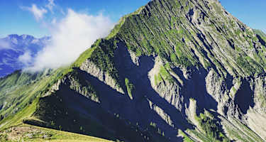 Blick vom Niesen über den ersten Teil des Gratverlaufs