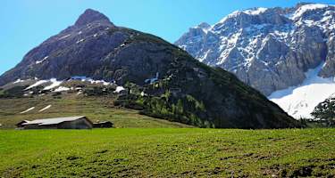 Auffahrt zum Karwendelhaus
