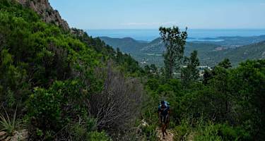 Beim Aufstieg von Conca zum Refuge de Paliri eröffnen sich immer wieder tolle Blicke Richtung Meer.