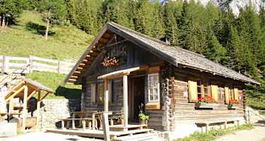 Die Putzalm oberhalb von Niederdorf