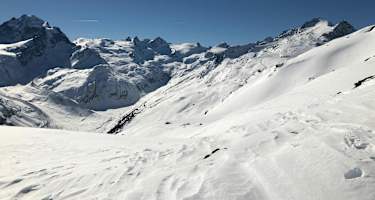 Aussicht auf das Val Rosegg mit dem imposanten Piz Rosegg, Piz Glüschaint, La Sella, Dschimels und Piz Rosegg