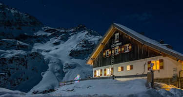 Potsdamer Hütte bei Dunkelheit