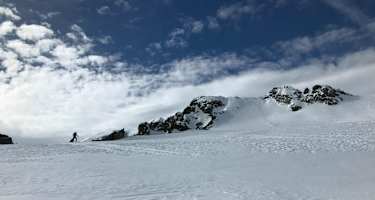 Aufstieg Richtung Wildes Hinterbergl am oberen, flachen Teil des Ferners