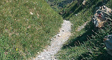 Blick vom Passo del Giandino hoch zur ehemaligen Festung Forte Diamante.