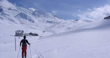 Im Hochtal mit Blick auf den Piz Grevasalvas