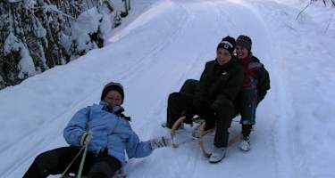 Rodelspaß auf Naturschnee