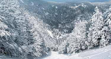Erste Abfahrt hinab nach Boedele, im Hintergrund das Couloir de la Vierge.
