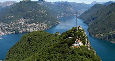 Blick auf den imposanten Gipfel des Monte San Salvatore