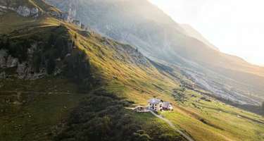Die Schesaplanahütte oberhalb von Seewis