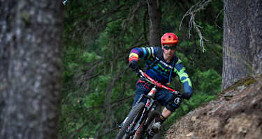 Der Schöneben Trail zieht sich durch einen herrlichen Wald.