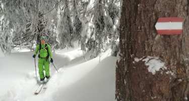 Durch tief verschneiten Wald zur Jägernase
