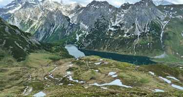 Der Tappenkarsee und rechts der Weißgrubenkopf