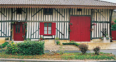 In Givry-en-Argonne befinden sich einige Fachwerkhäuser.