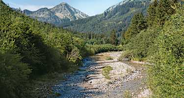 Ab der Rautbrücke tauchen wir ein in das idyllische und ruhige Retterschwangtal.