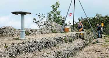 Der Gipfel auf der Gisliflue bietet viel Platz zum Rasten.