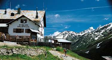 Blick von der Zufallhütte zur 3.439 Meter hohen Zufrittspitze über der rechten Seite des Martelltals.