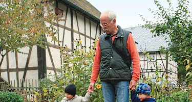 Im Blumengarten am Haus der Natur gibt es viel zu entdecken.