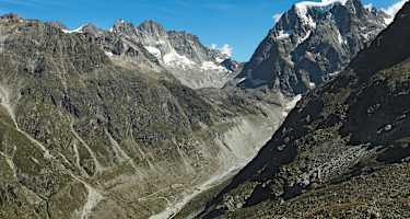 Über dem Talschluss von Arolla ragt der Mont Collon dominierend in den Himmel.